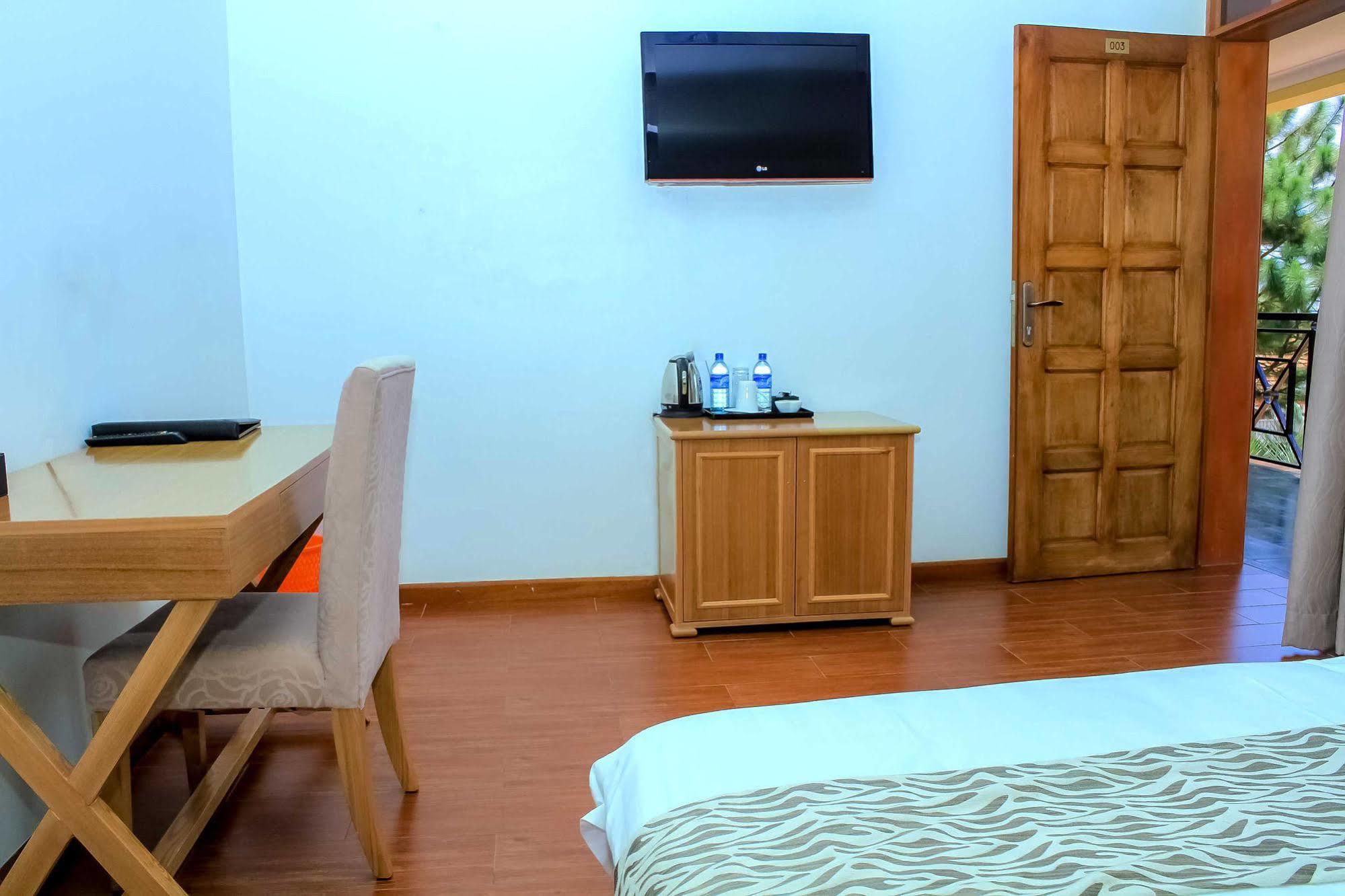 Rosemary Courts Bed and Breakfast Entebbe Buitenkant foto