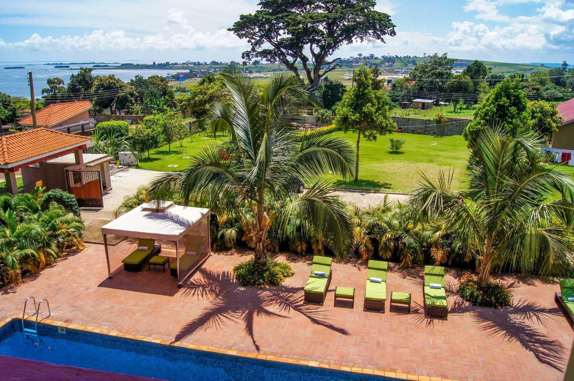 Rosemary Courts Bed and Breakfast Entebbe Buitenkant foto